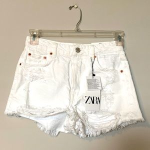 Zara high waist shorts. White. New with tags. Size 36 (US 4).